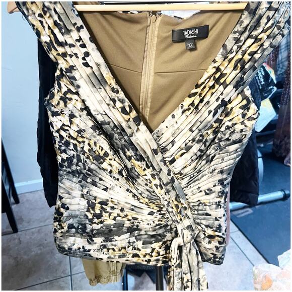 Tadashi Collection Animall Print Silk Pleated Faux Wrap Blouse Ruching Size 10 - Picture 11 of 13